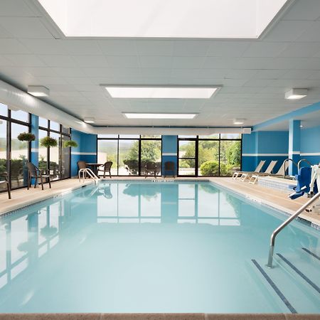 Holiday Inn Express & Suites - North Brunswick By Ihg Esterno foto