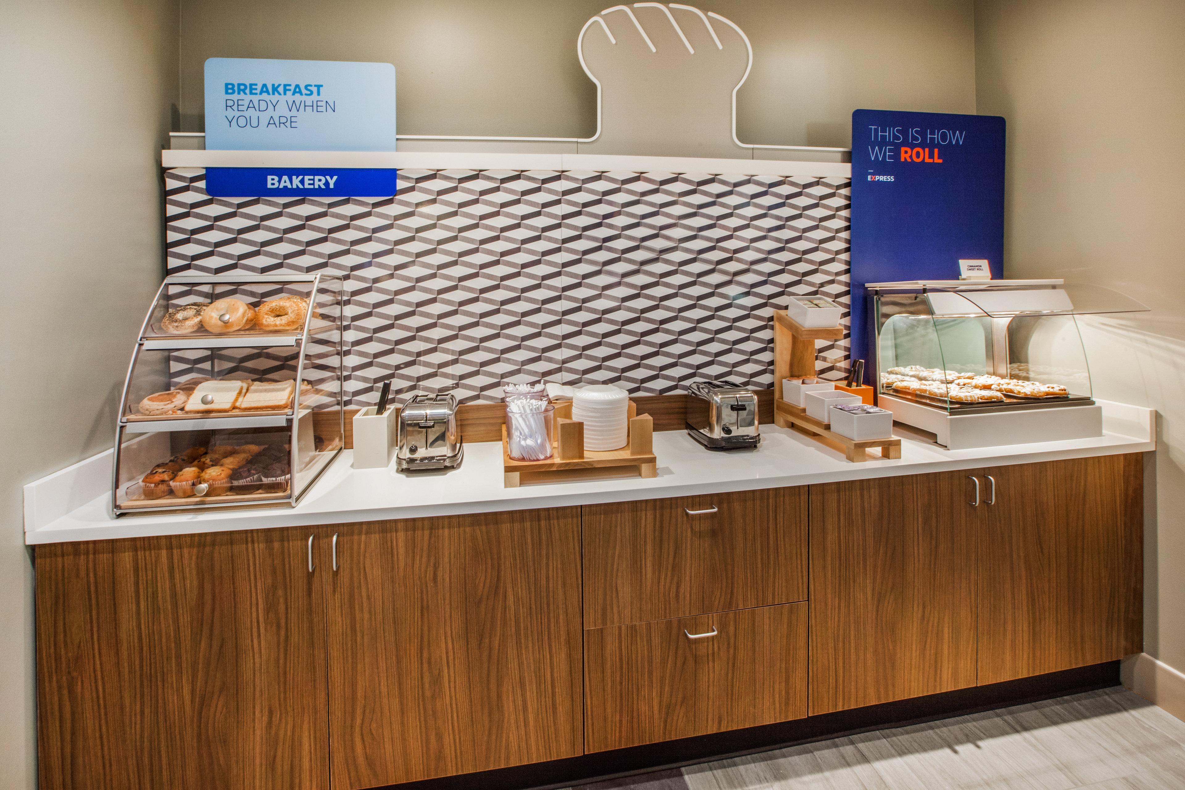 Holiday Inn Express & Suites - North Brunswick By Ihg Esterno foto