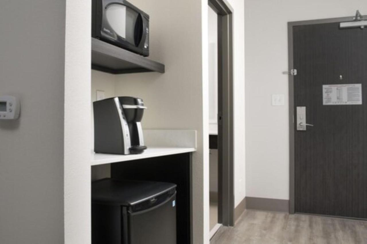 Holiday Inn Express & Suites - North Brunswick By Ihg Esterno foto