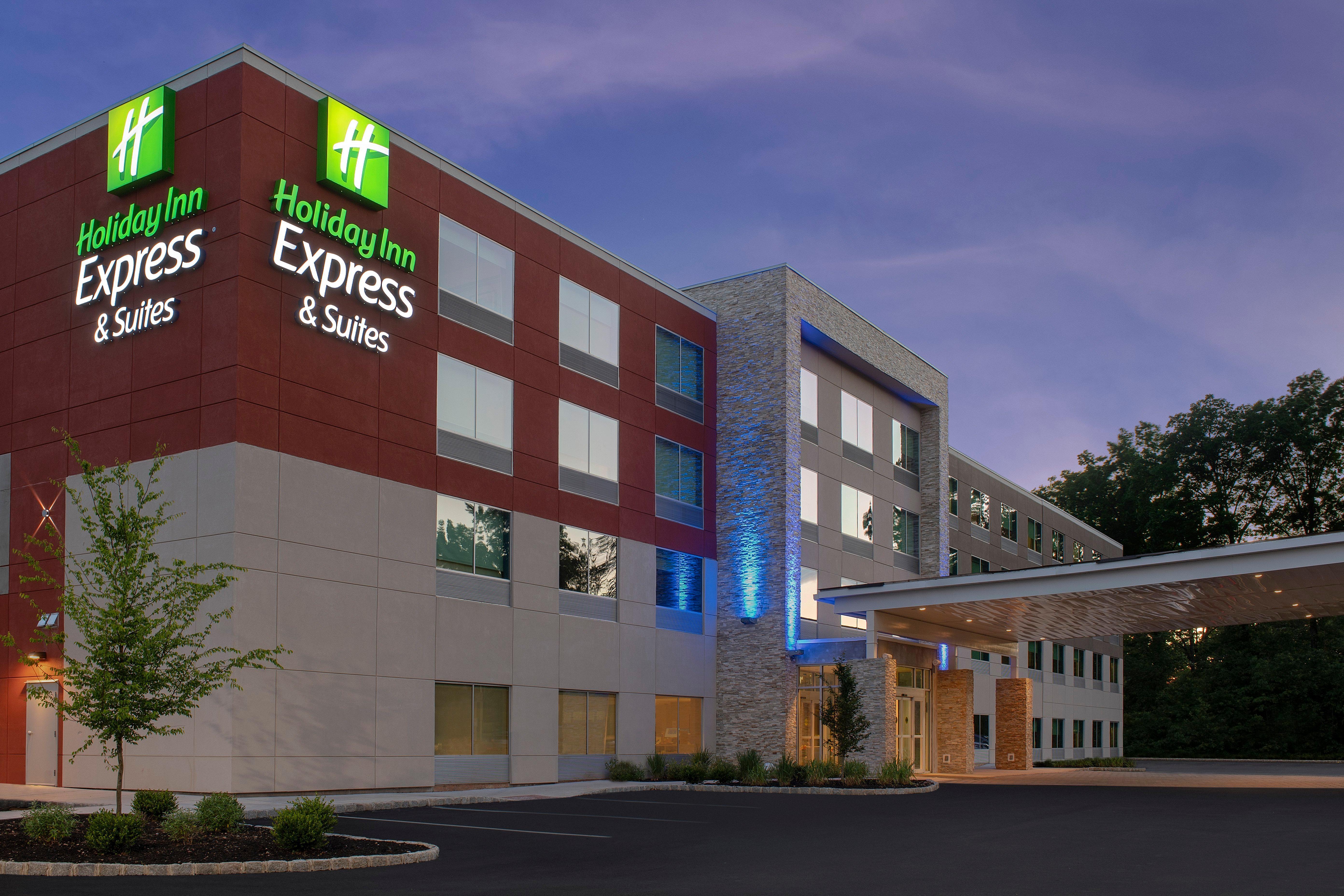 Holiday Inn Express & Suites - North Brunswick By Ihg Esterno foto