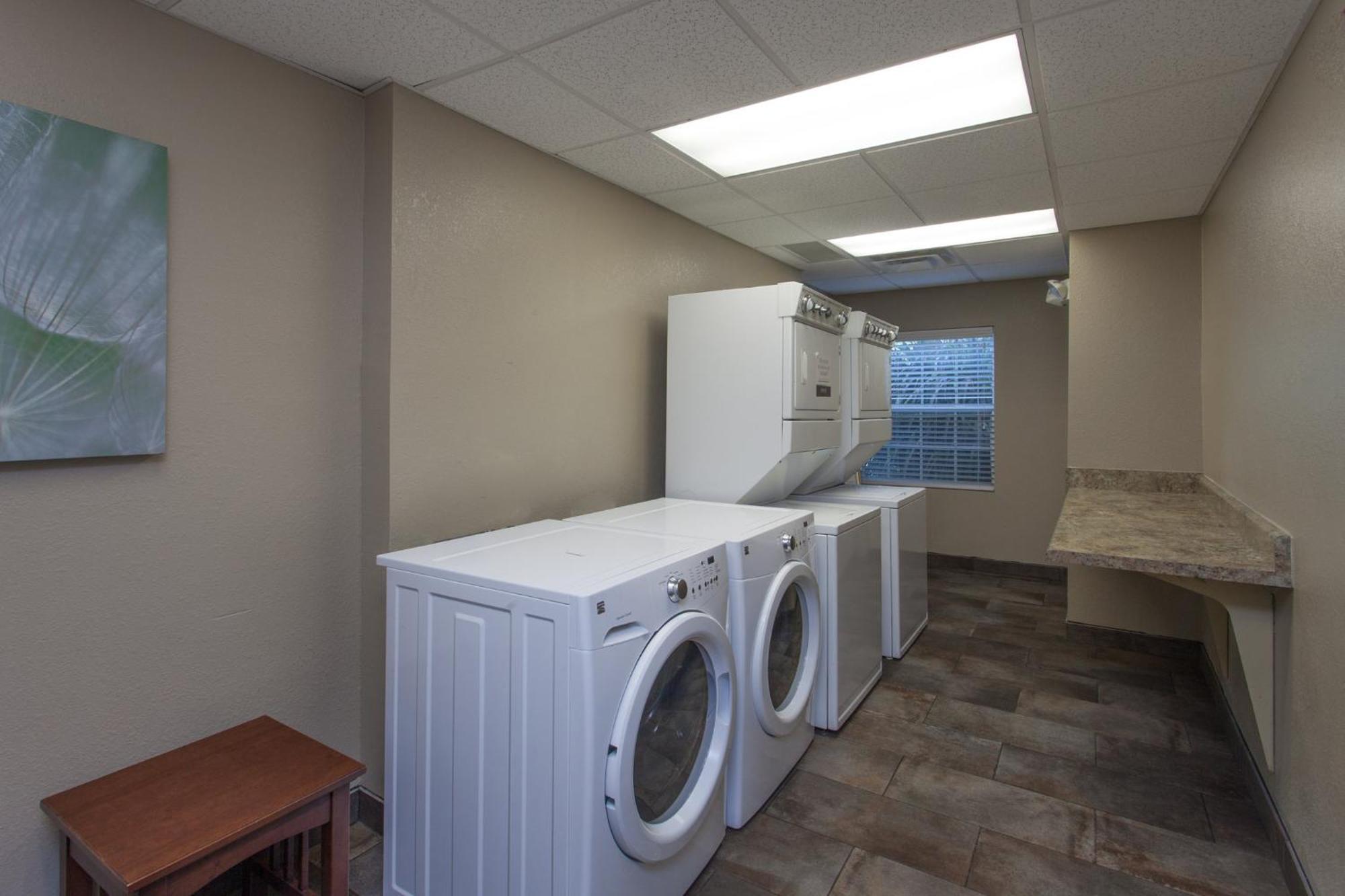 Holiday Inn Express & Suites - North Brunswick By Ihg Esterno foto