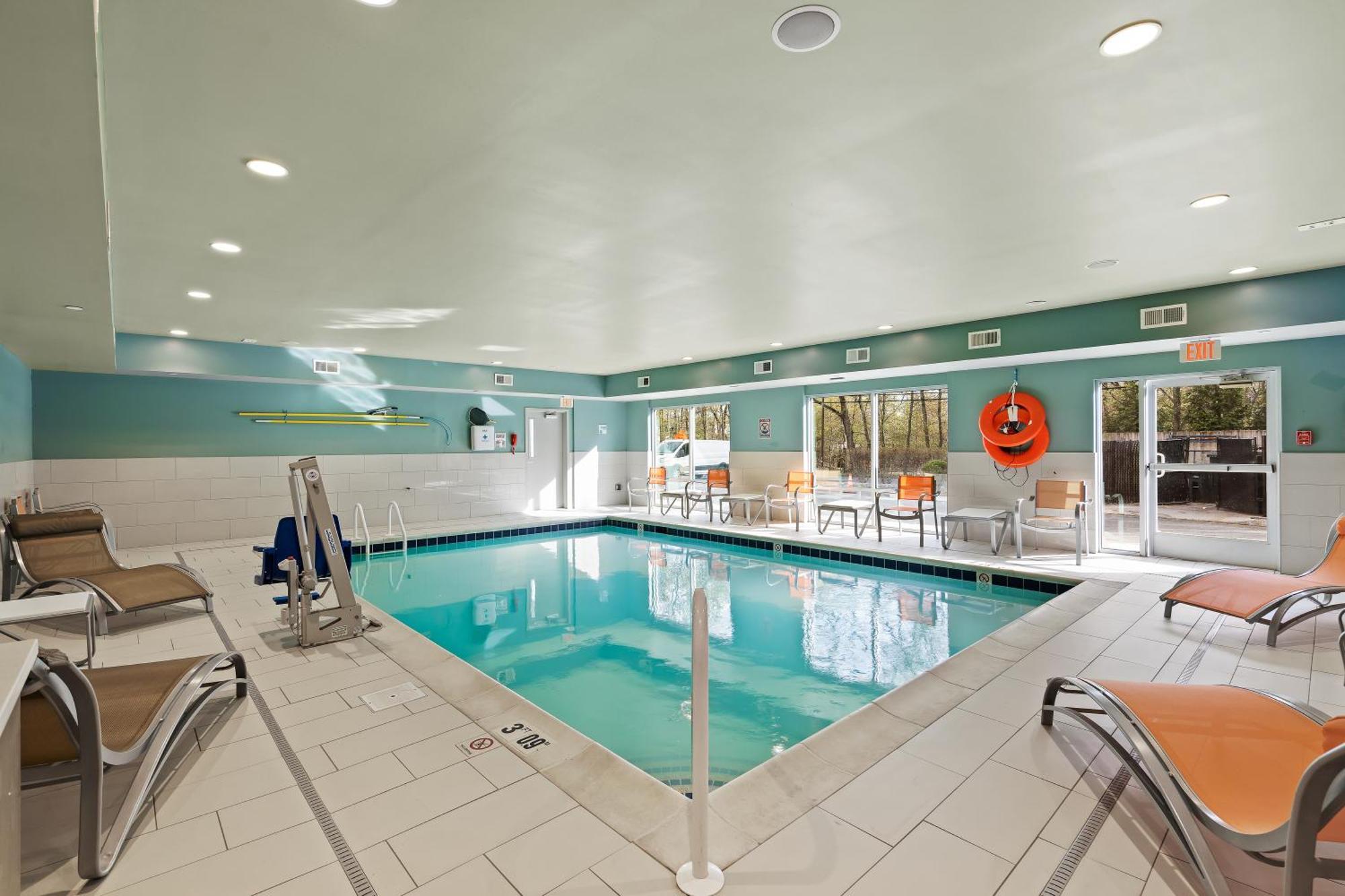 Holiday Inn Express & Suites - North Brunswick By Ihg Esterno foto