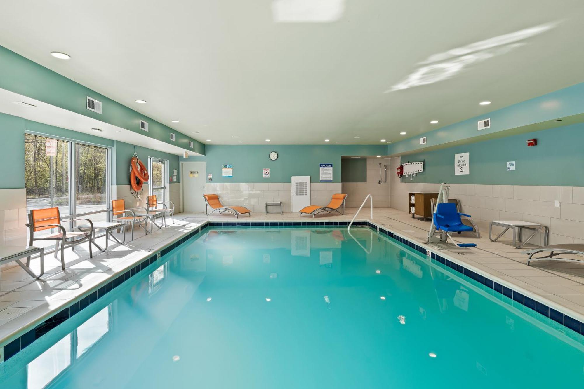 Holiday Inn Express & Suites - North Brunswick By Ihg Esterno foto